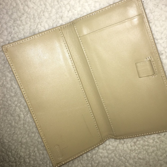 Coach - Picture 5 of 6